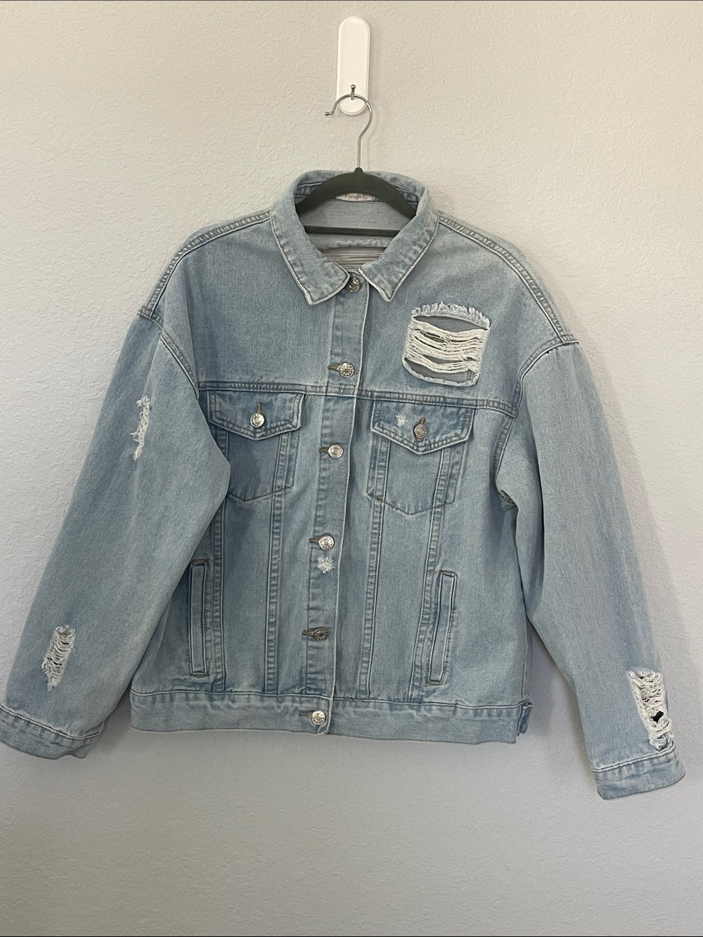 Veveret Distressed Light Wash Denim Jacket Size L Oversized Ripped